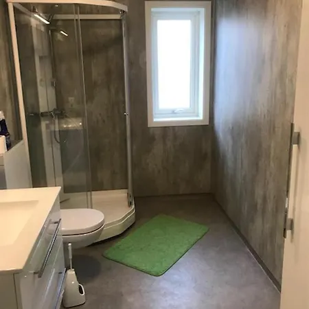 Spacious 6bed House Free Parking Ferienhaus
