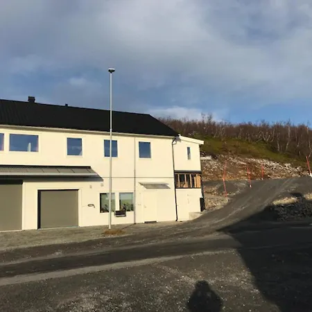 Spacious 6bed House Free Parking Skjervoy